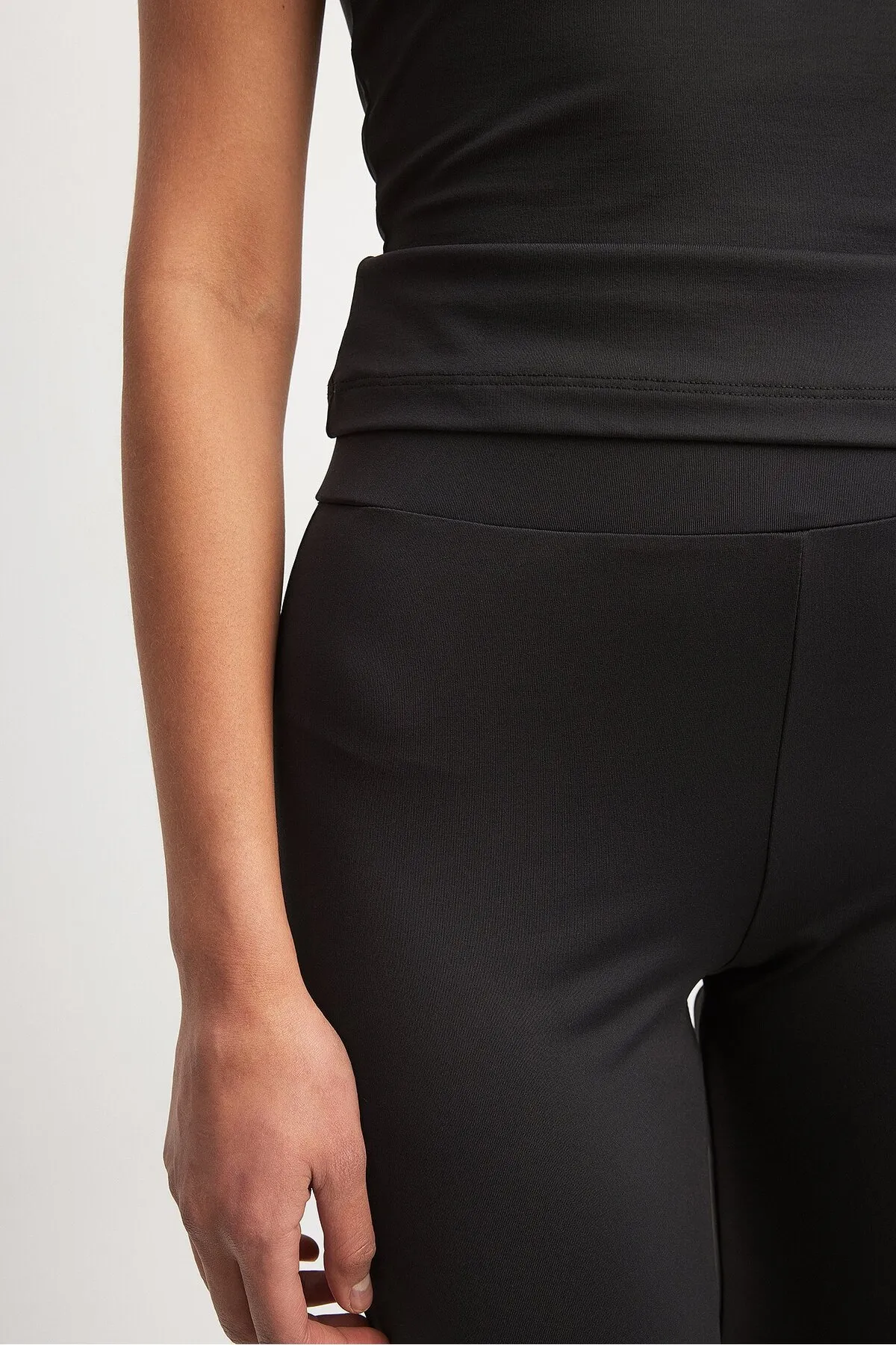 NA-KD  Körperbetonte Leggings mit mittlerer Taille