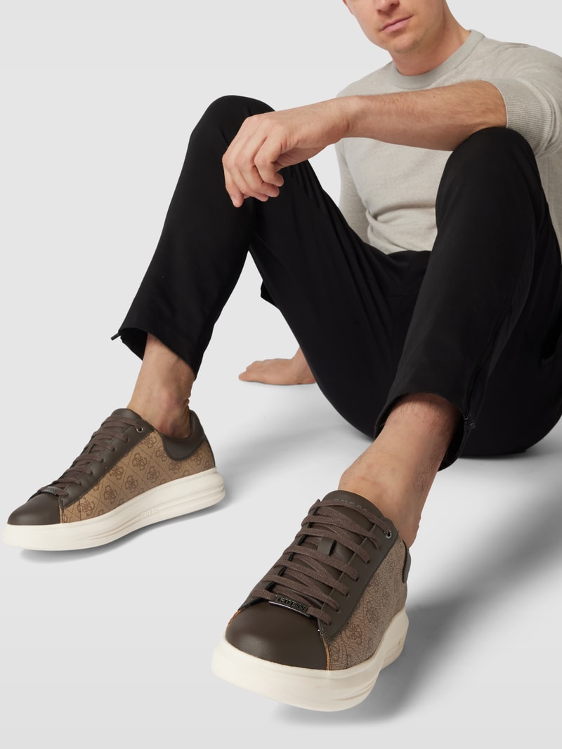 Sneaker mit Label-Print Modell 'VIBO' in mittelbraun