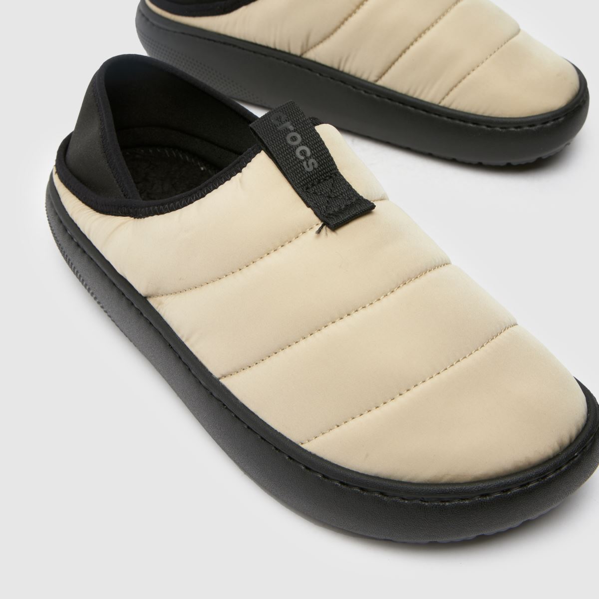 Sandali Crocs puff moc v bež barvi