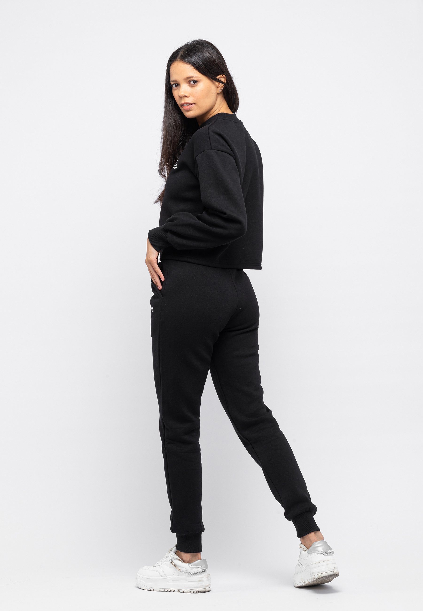 Tom Barron Freizeitanzug CASUAL REGULAR SIZE TRACKSUIT WITH CHEST EMBROIDERY METAL ACCESEORIES, mit modernem Design