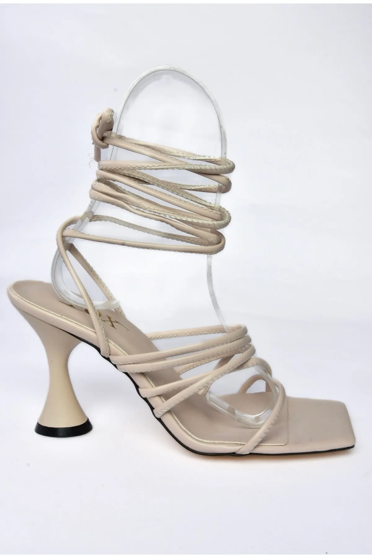 Fox Shoes  Beigefarbene Damenschuhe mit Knöchelriemen und hohen Absätzen M369543409