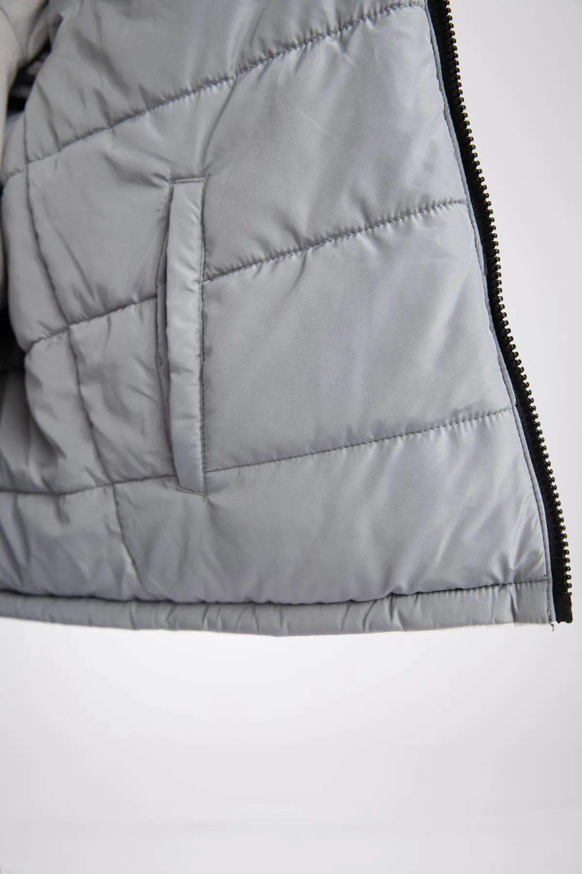 DeFacto  Wasserabweisende doppelseitige Pufferjacke mit Kapuze für Jungen
