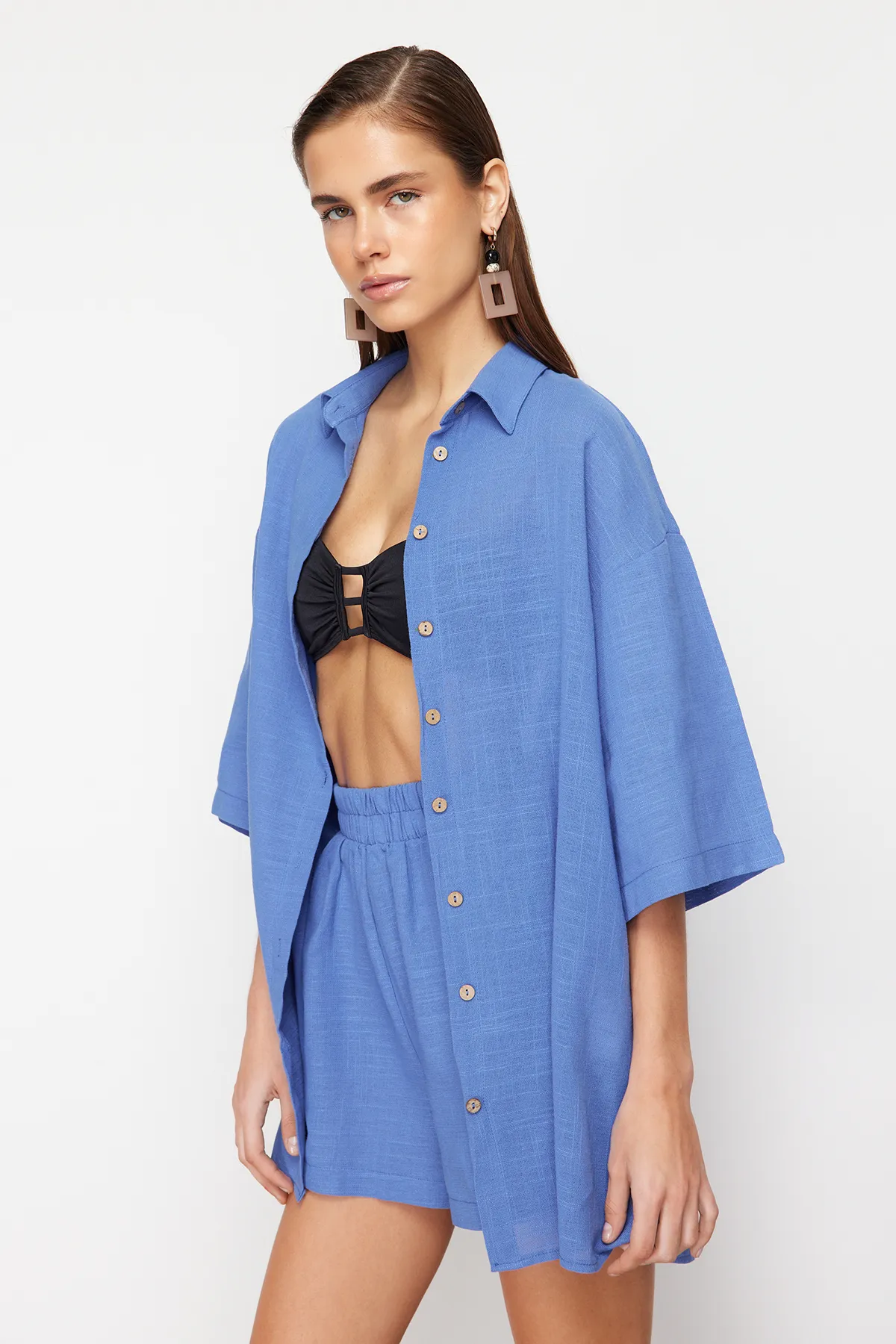 Trendyol Collection  Blaues Hemd-Shorts-Set aus gewebter Leinenmischung TBESS24AU00042