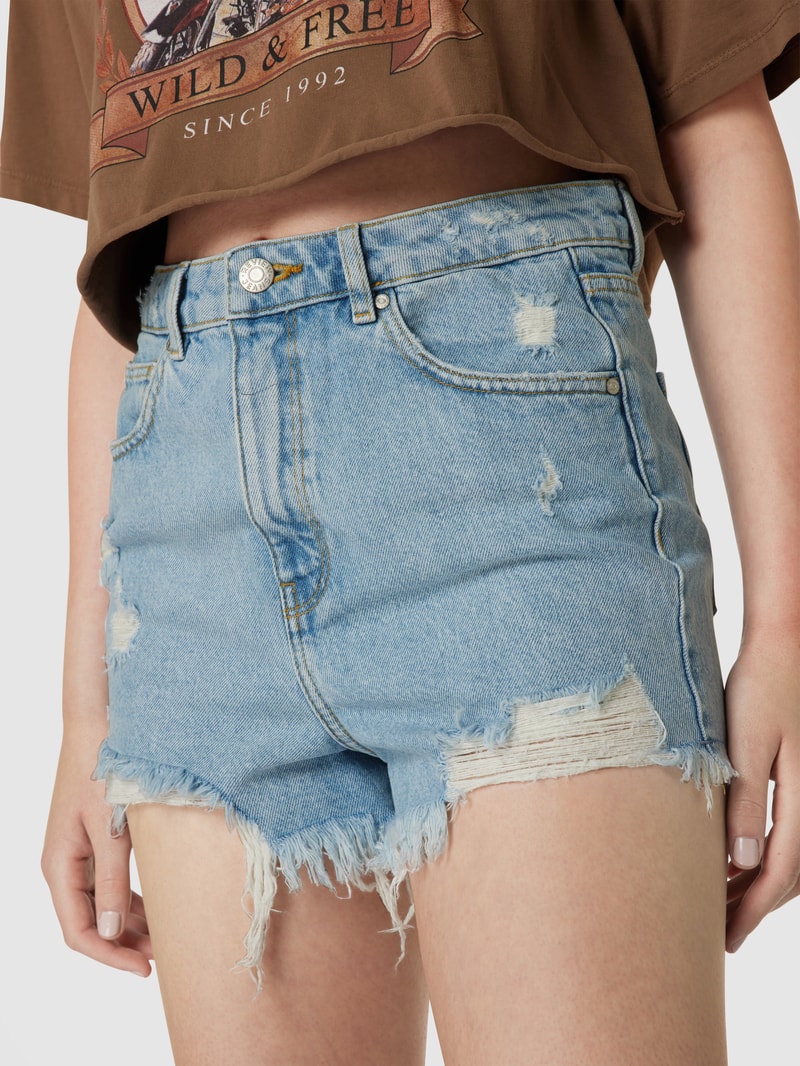 Jeansshorts im Destroyed-Look in hellblau