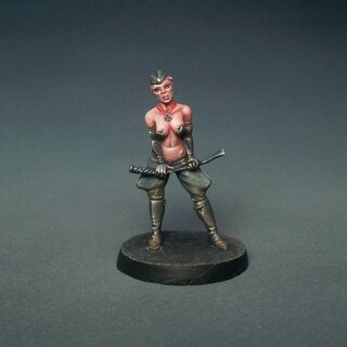 Fetish Military Girl (28 mm)