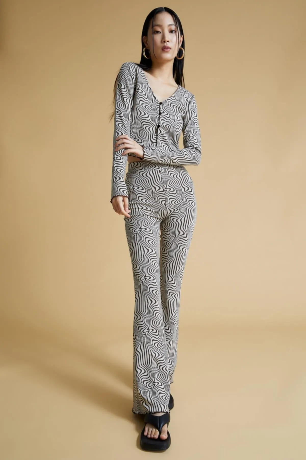 DeFacto  Gemusterte Slim-Fit-Hose mit weitem Bein