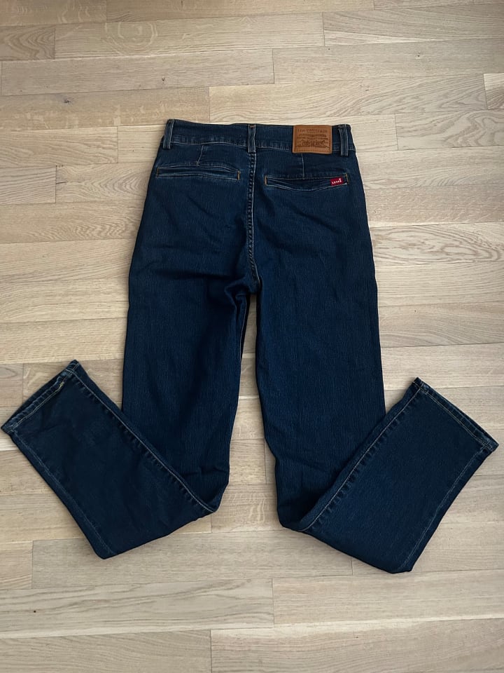 Levi's Jeans - Regular fit - in Dunkelblau günstig kaufen W26/L30