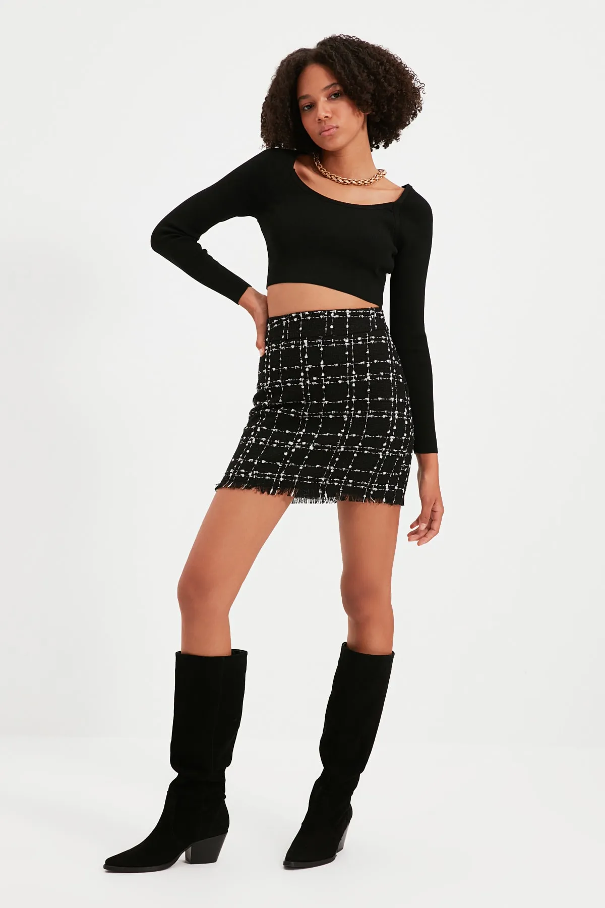 Trendyol Collection  Schwarzer Minirock mit Tweedstoff - Quastendetail, gerade geschnittener Bleistiftrock TWOAW21ET0026