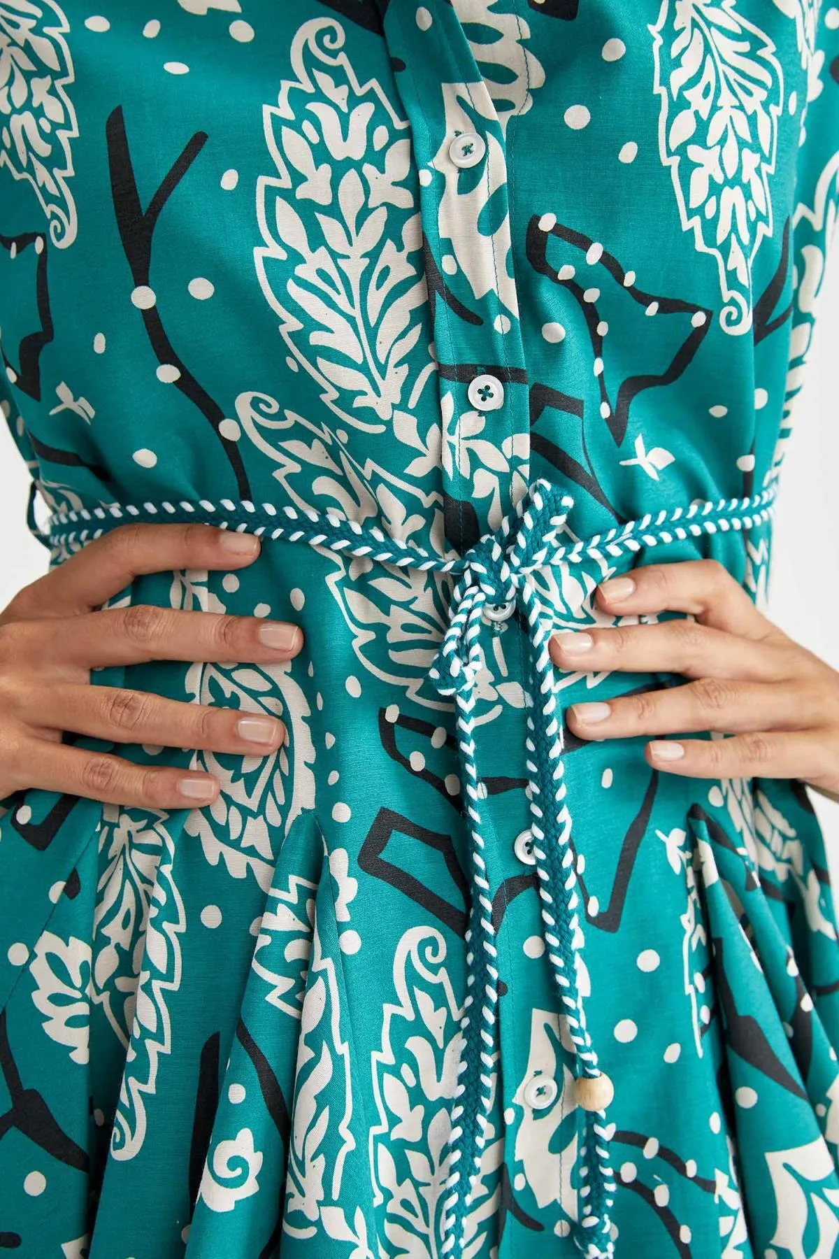 DeFacto  Langarm-Minikleid aus Popeline mit Hemdkragen und Blumenmuster Z2894az22hs