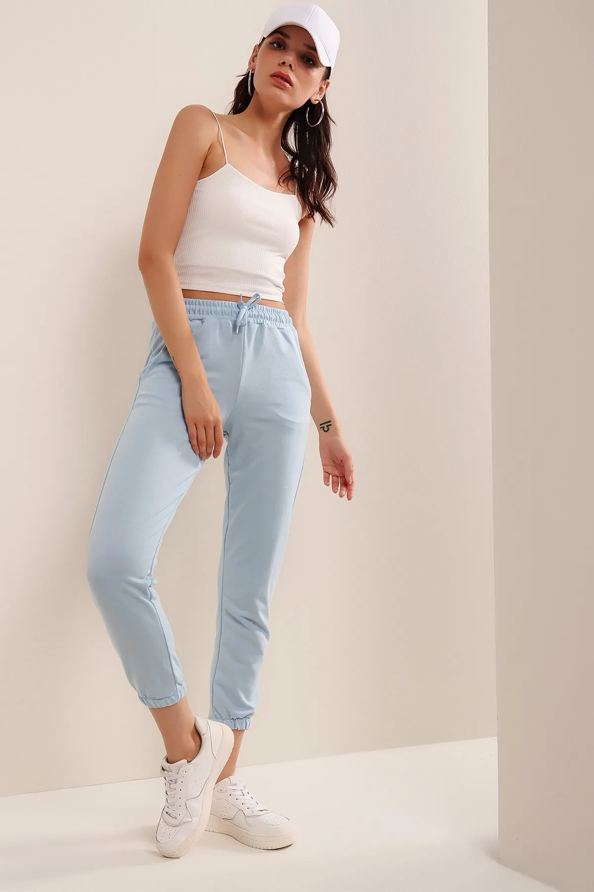 HAKKE  Babyblaue Jogginghose mit Taschen für Damen