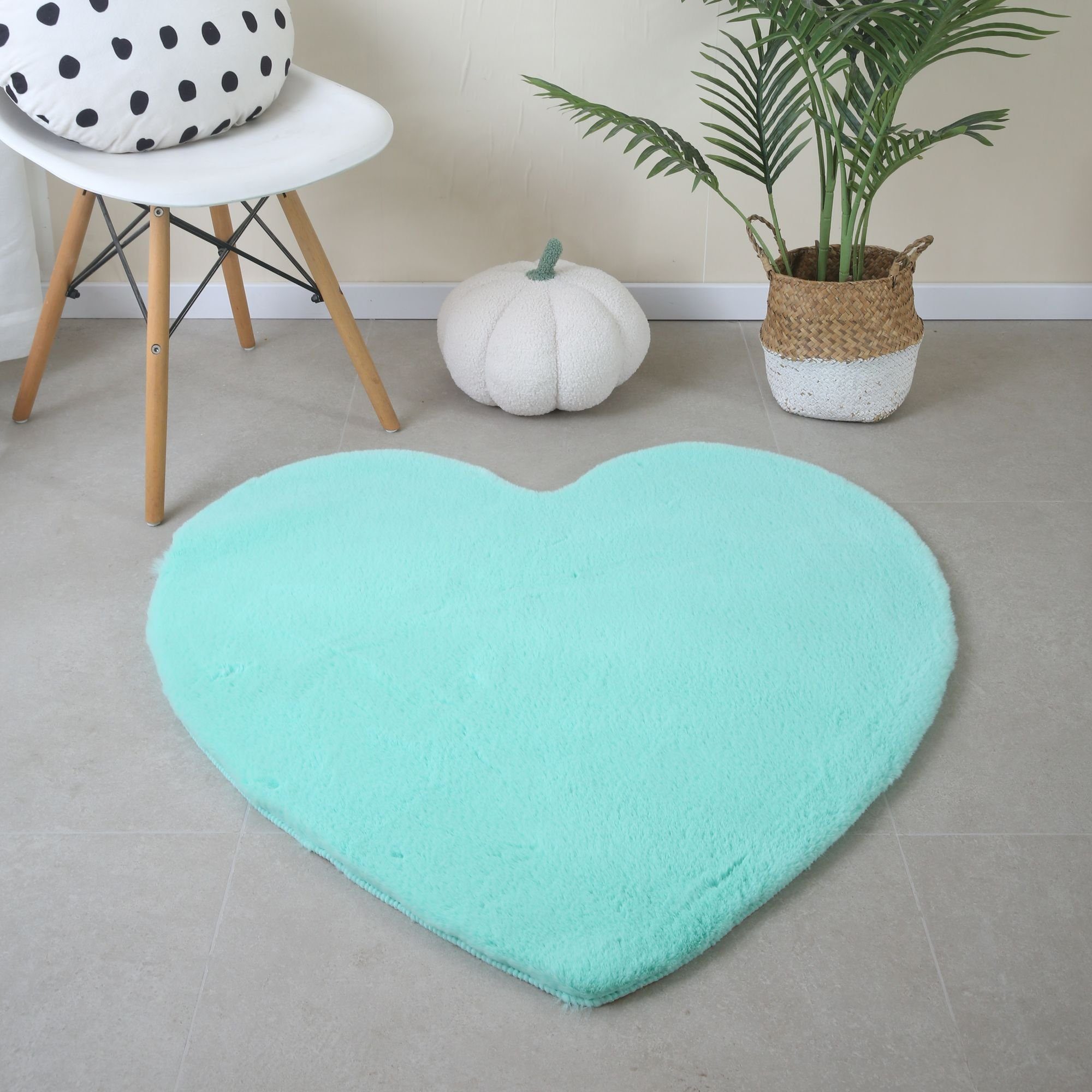 Fellteppich Herz Form, Carpetsale24, Rund, Höhe: 25 mm, Teppich Plüsch Einfarbig Herzform Kunstfell Kinderzimmer