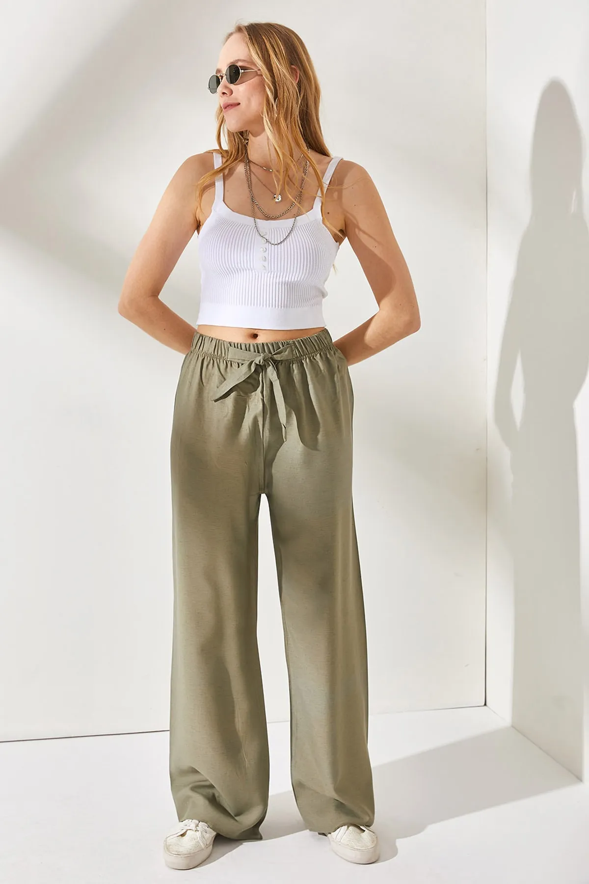 Olalook  Khakifarbene Palazzo-Leinenhose mit elastischem Bund und Schnürung für Damen PNT-19000219