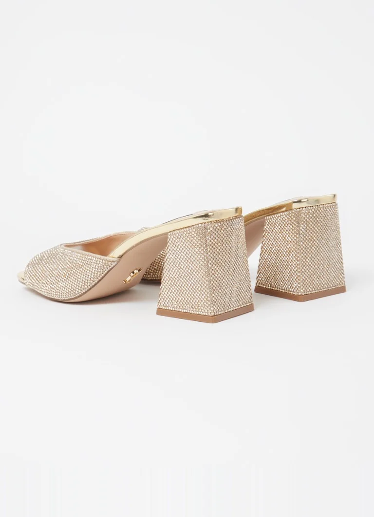 Sandale Steve Madden Glowing-R împodobite cu strasuri.