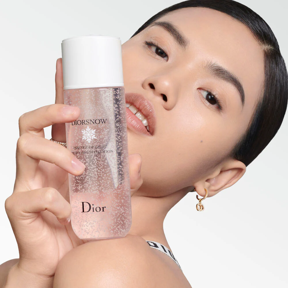 Diorsnow Essence of Light Micro-Infused Lotion - Rozjasňujúci fluid na tvár, fluid na nedokonalosti pleti