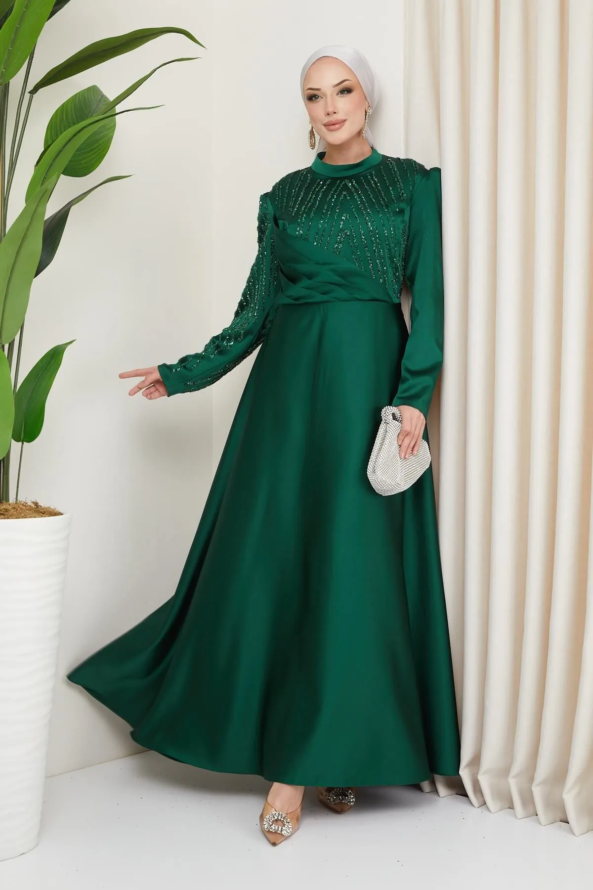 Olcay  Plus Size Hijab-Abendkleid aus Satin mit Falten und Steindetail GRÜN 1659