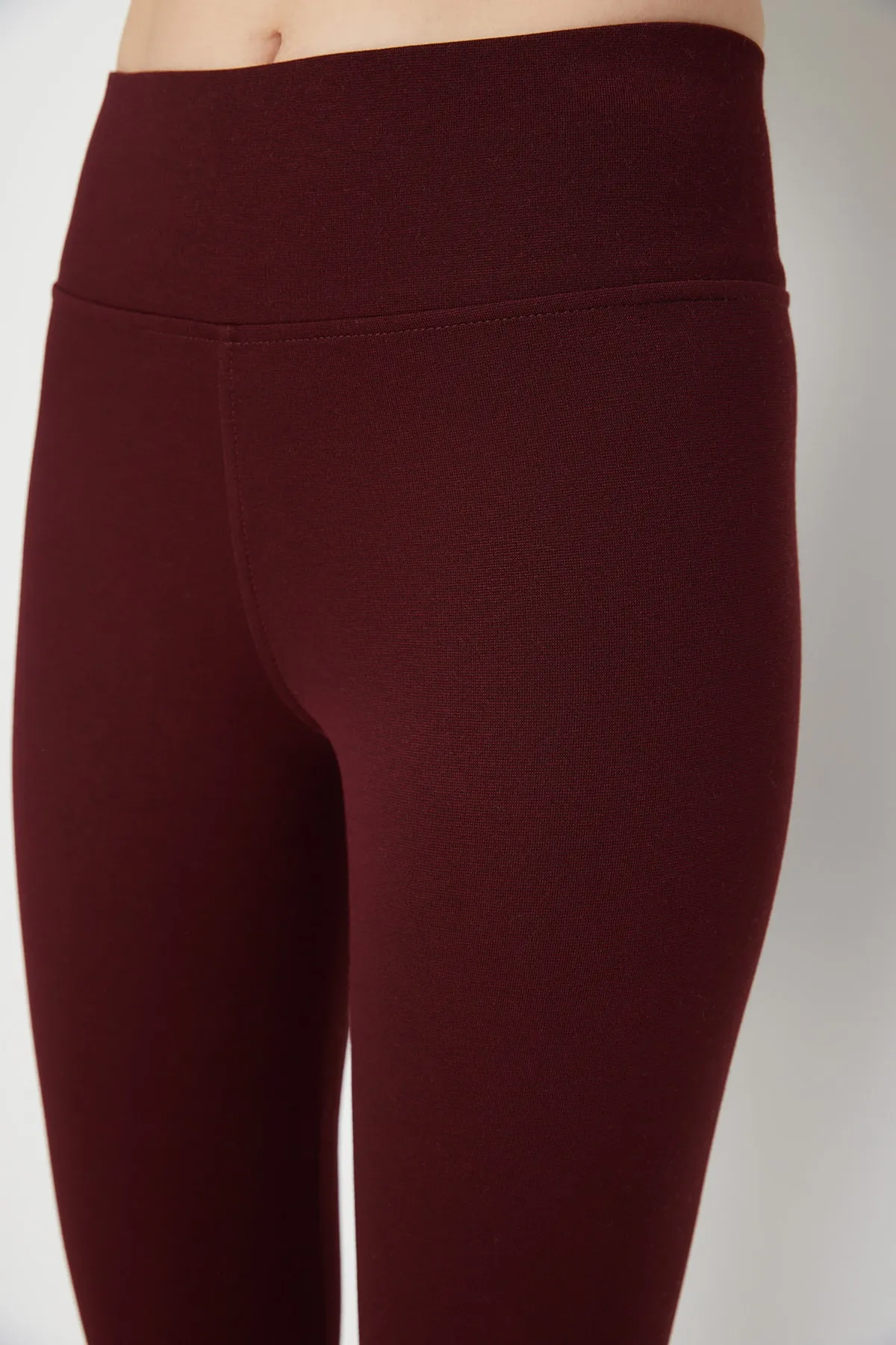 Trendyol Collection  Weinrote Interlock-Strickstrumpfhose mit hoher Taille und elastischem Bund TWOAW20TA0047