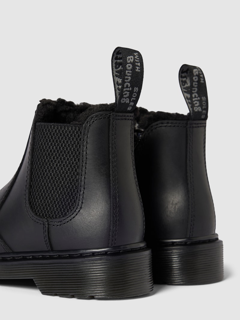 Chelsea Boots mit Label-Details Modell 'Leonore' in schwarz