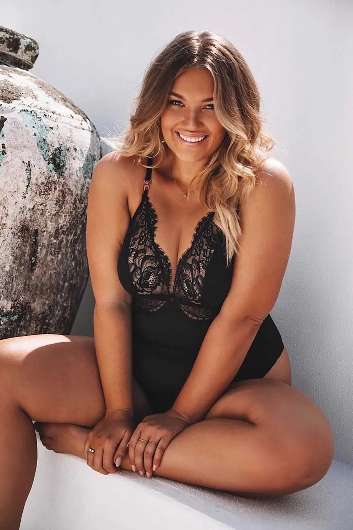 Merry See  Stilvolles Damen-Nachthemd mit Spitzen-Body in Schwarz mit besonderem Design
