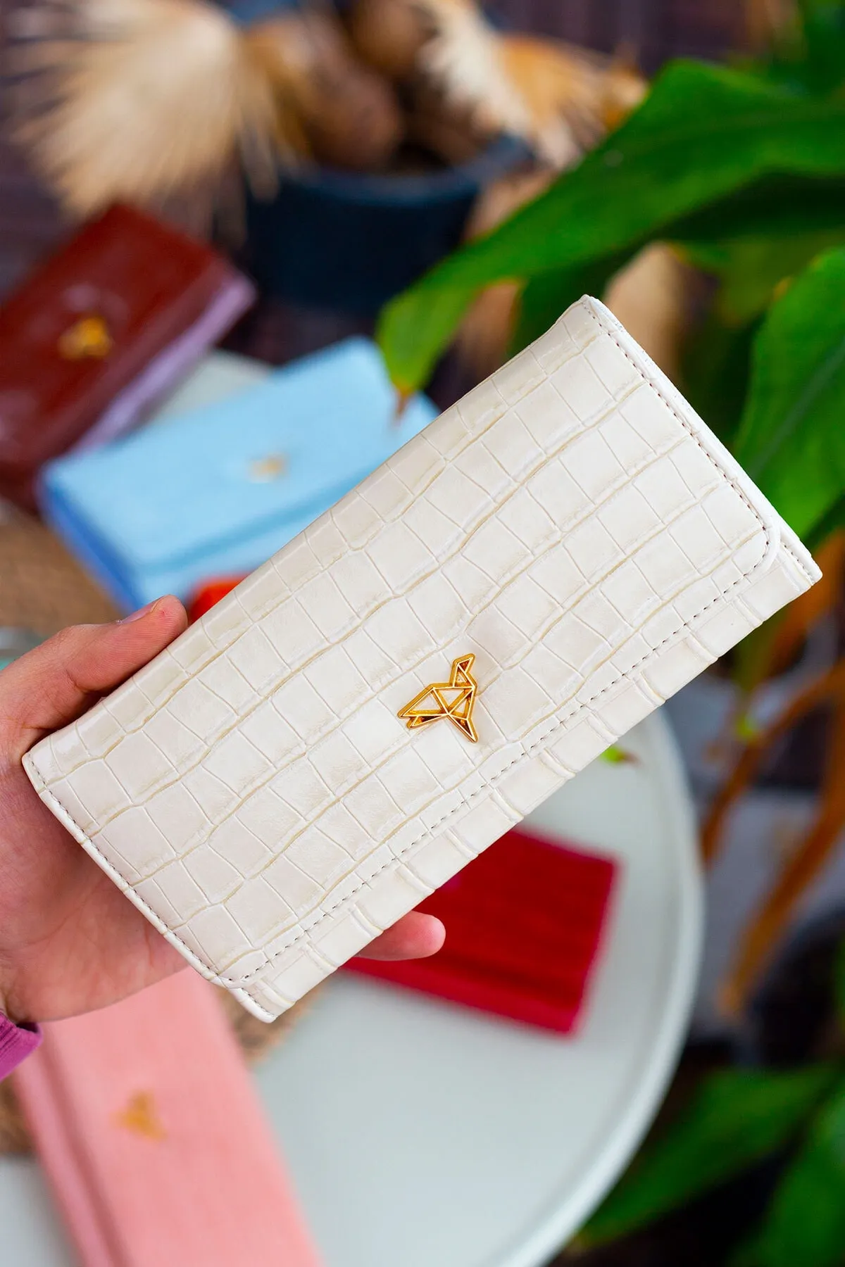 Garbalia  Lady Technological Leder-Krokodilmuster. Stilvolle beige Damenbrieftasche mit großem Kartenhalter und Münzfach