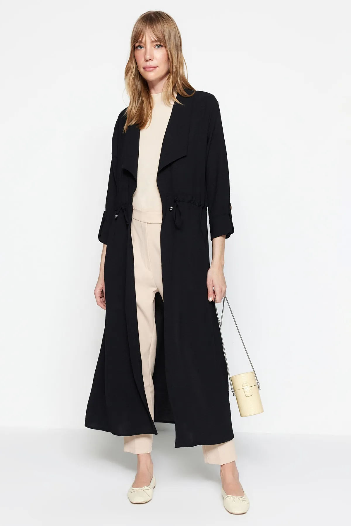 Trendyol Modest  Schwarze Jacke mit Krawattendetail