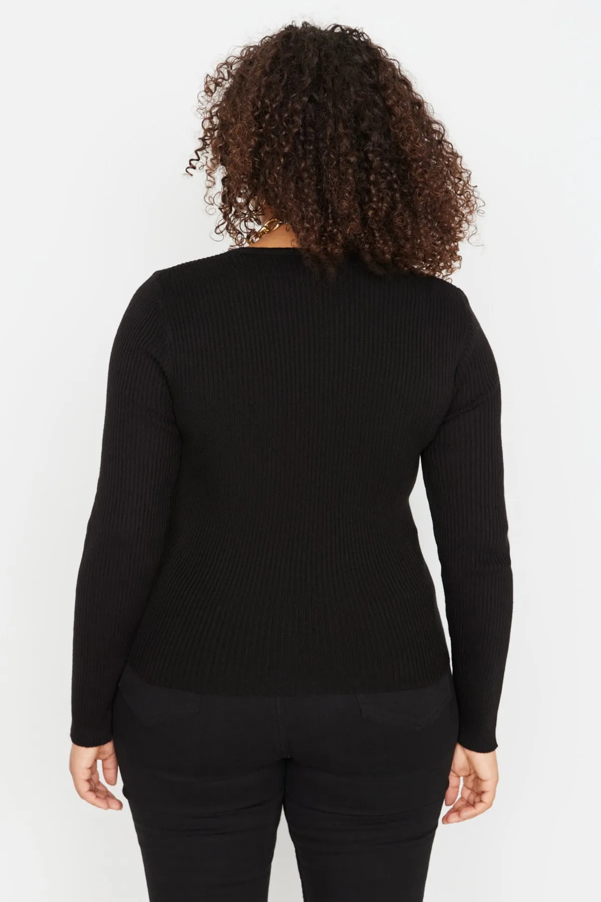 Trendyol Curve  Schwarzer Strickpullover mit V-Ausschnitt und Raffdetails