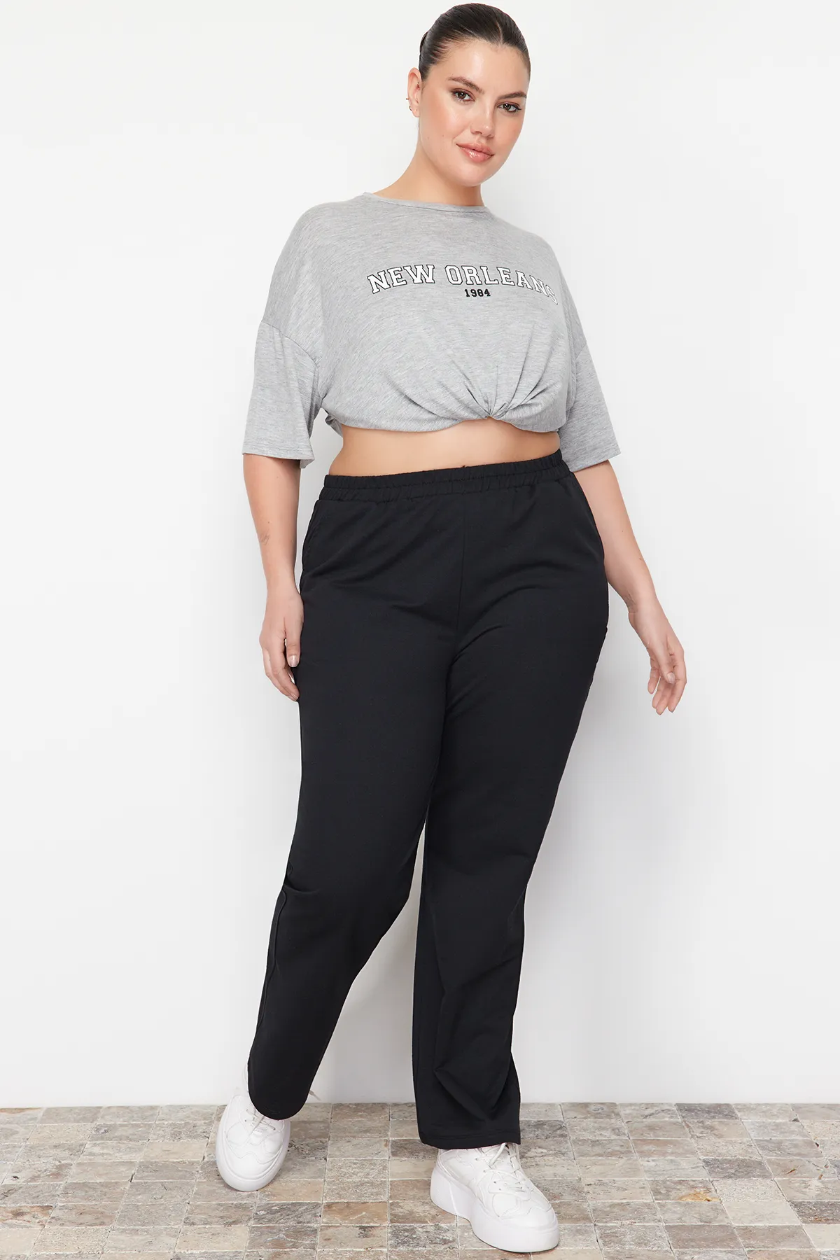 Trendyol Curve  Schwarze dicke Strick-Jogginghose TBBAW24AJ00013