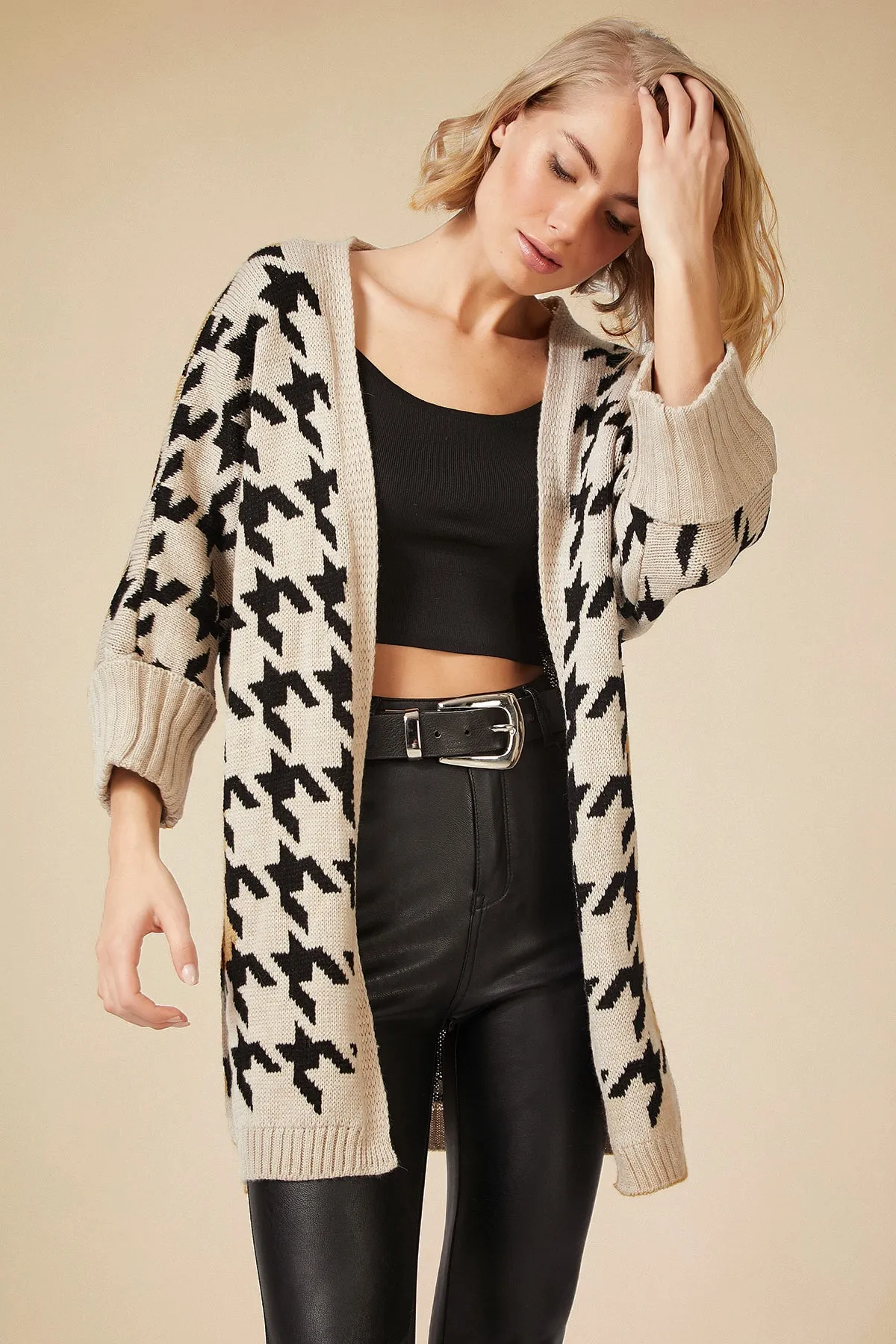 Happiness İstanbul  Lockere Strickjacke aus Nerzmuster für Damen AS00004
