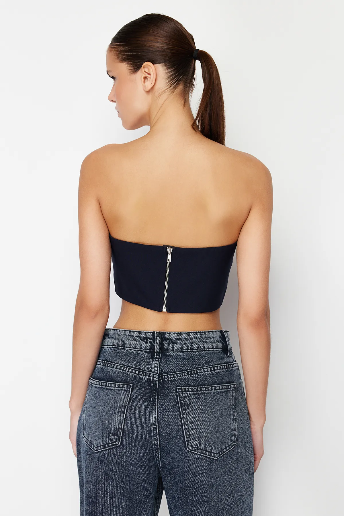 Trendyol Collection  Marineblaue trägerlose Korsett-Crop-Webbluse TWOSS24BZ00347