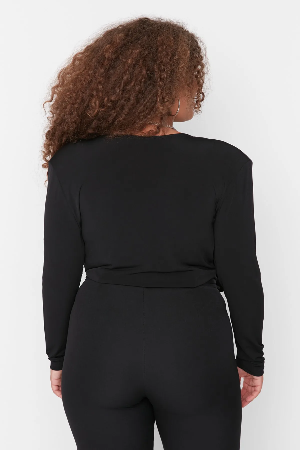Trendyol Curve  Schwarzer wattierter zweireihiger Strickbody mit Druckknopfverschluss TBBAW23CS00014