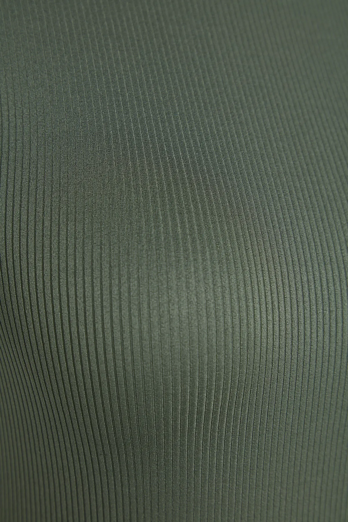 Trendyol Collection  Khakifarbenes, elegant geschnittenes Midi-Tüllkleid mit hohem Kragen und geripptem, flexiblem Strickkleid TWOAW24EL00177