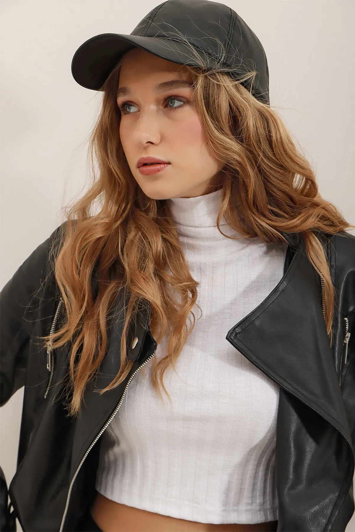 Trend Alaçatı Stili  Schwarzer Kunstlederhut für Damen ALC-A2404
