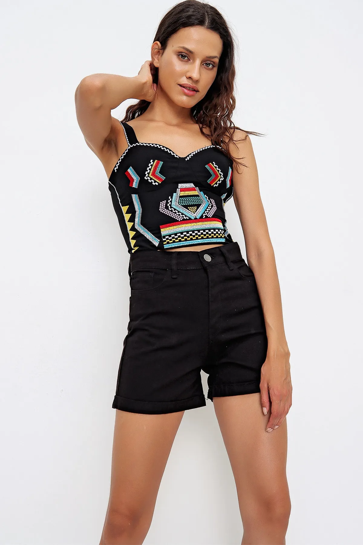 Trend Alaçatı Stili  Schwarze Jeansshorts mit doppeltem Bein und hoher Taille für Damen ALC-X5938