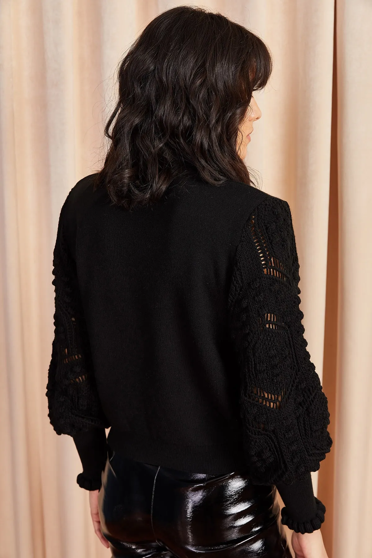 Olalook  Schwarzer Damen-Strickpullover mit Ärmeldetails und weicher Struktur KZK-19000175