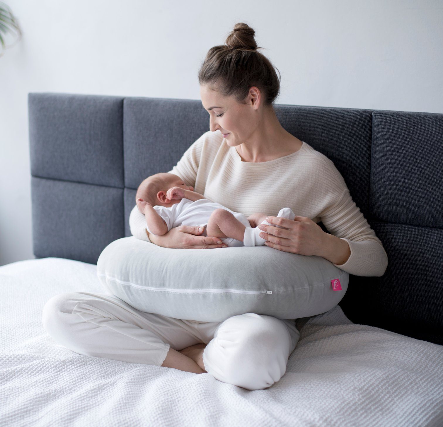 Motherhood Stillkissen Premium fest Velour OEKO-TEX® Standard 100 Zertifikatsnummer IW 00141