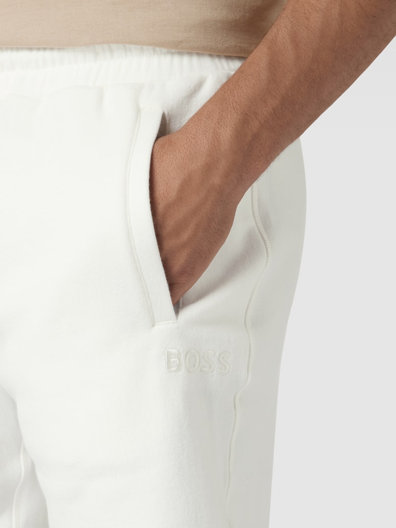 Sweatshorts mit elastischem Bund in weiß