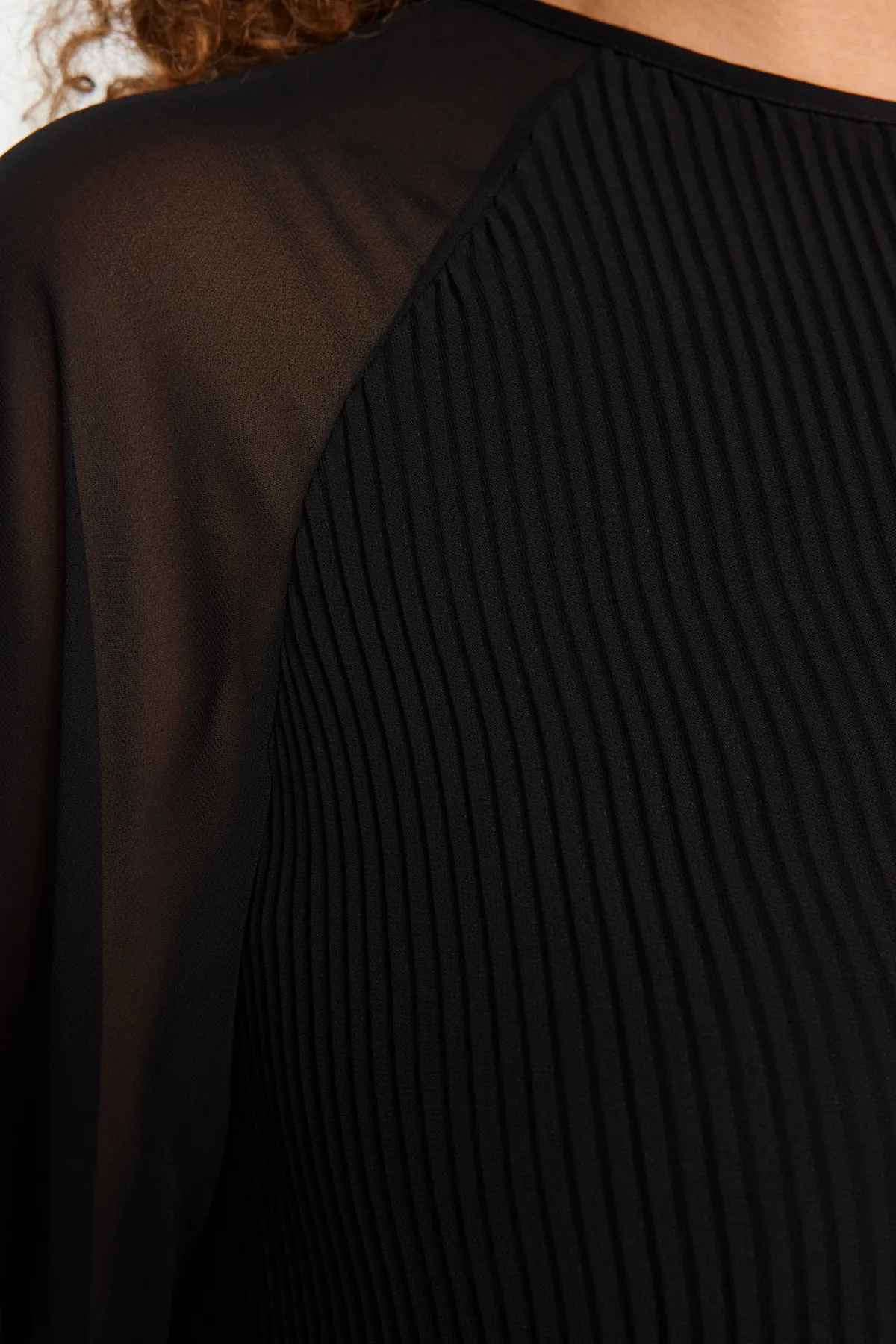 Trendyol Curve  Schwarzes gerade geschnittenes/Shift-Mini-Gewebekleid TBBAW24AH00075