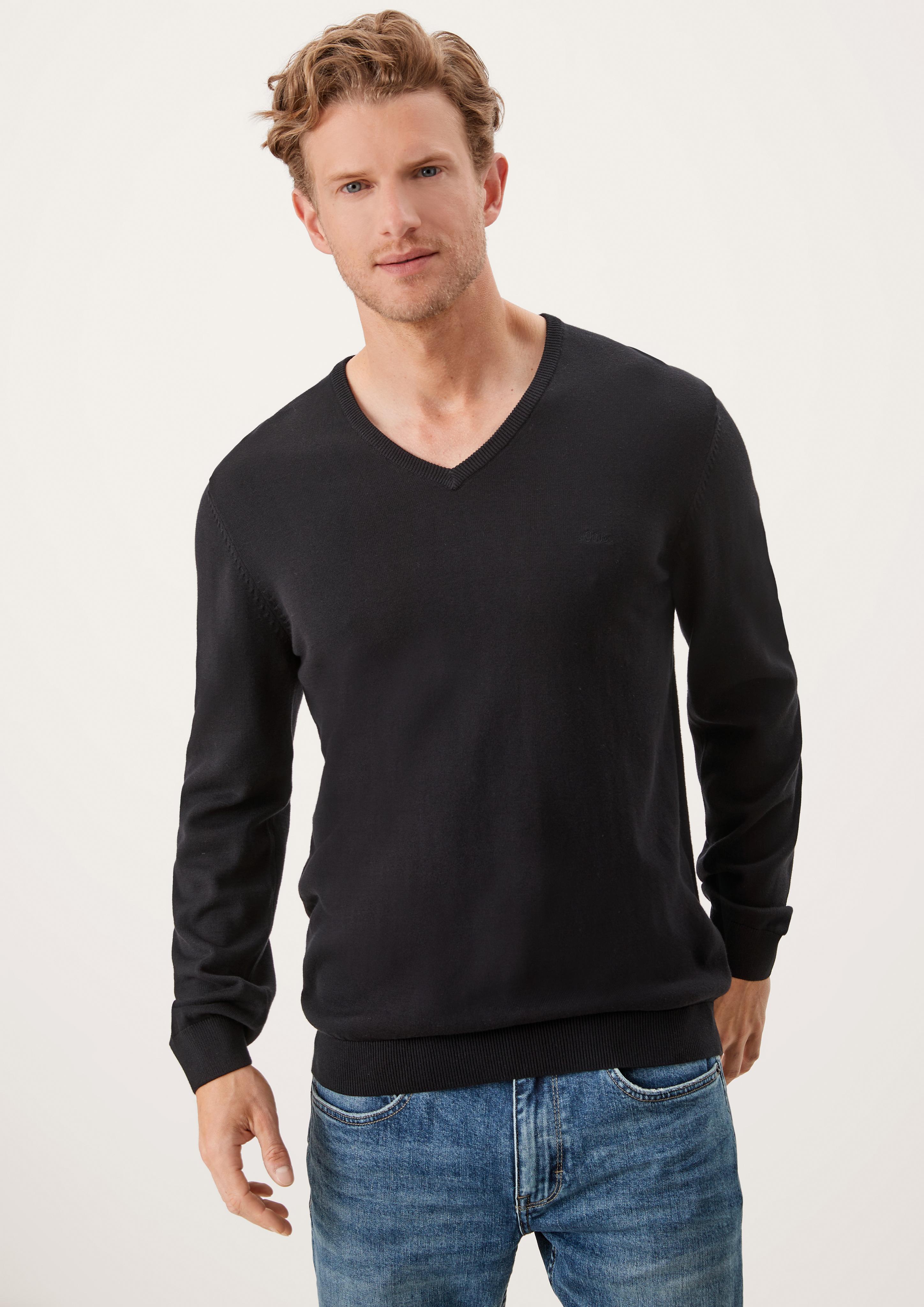 Feinstrickpulli mit V-Ausschnitt  03.899.61.7623-9999