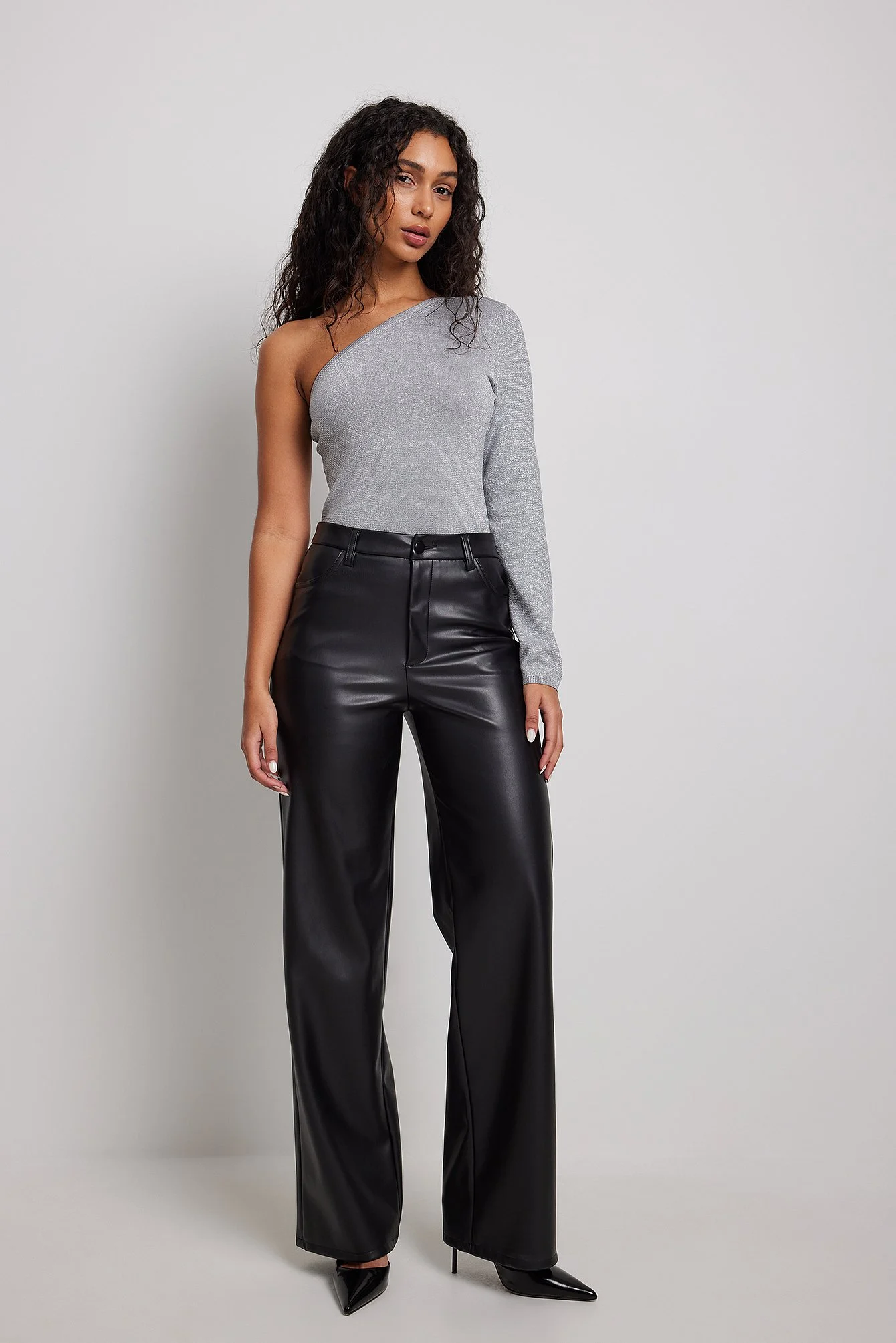 One-Shoulder-Top aus Glitzerstrick