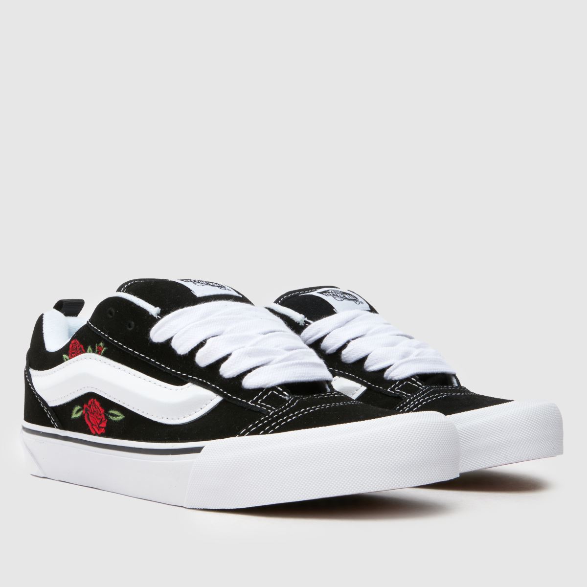 Vans – Knu Skool – Svarta och röda sneakers med rosemönster
