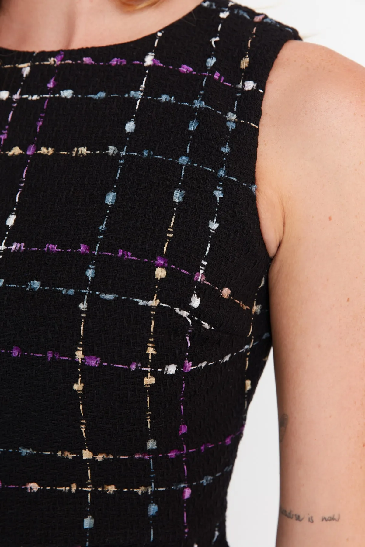 Trendyol Collection  Schwarzes Mini-Tweed-Webkleid in A-Linie TWOAW23EL00258