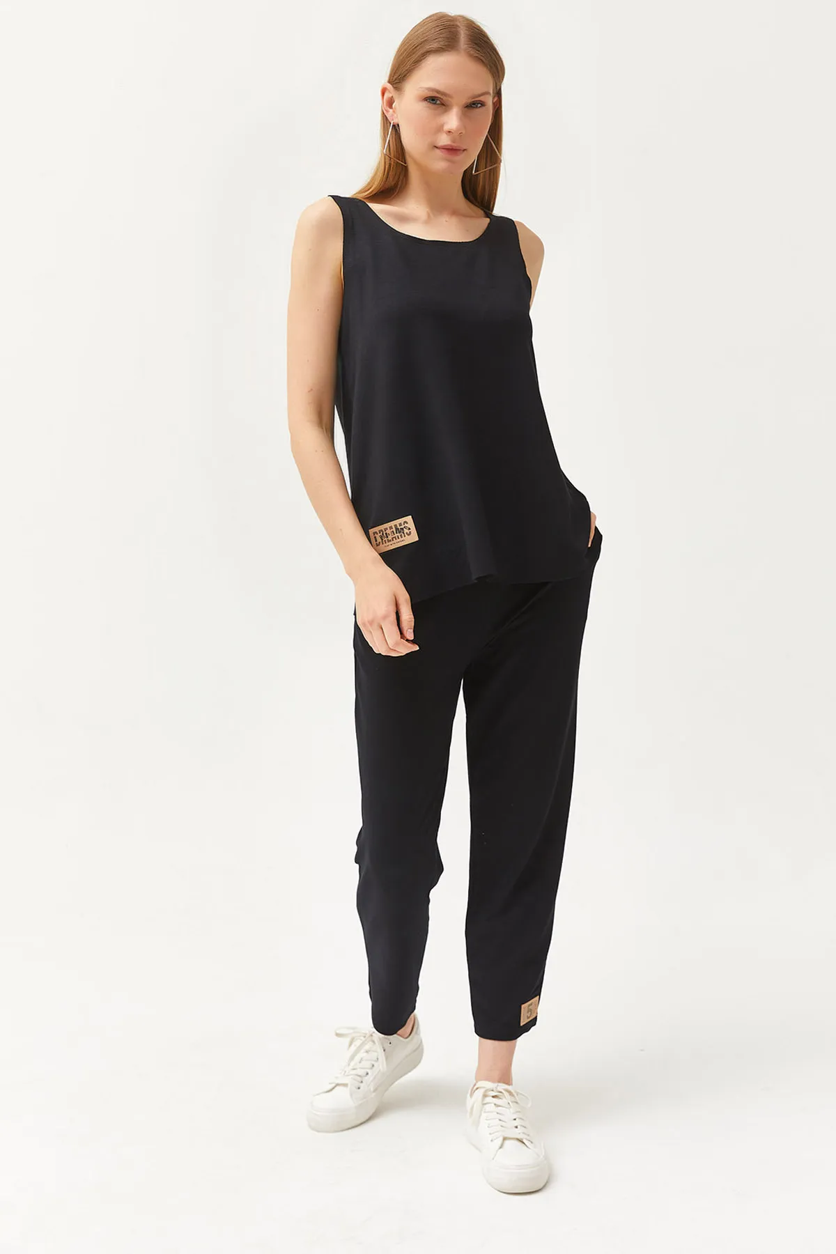 Olalook  Schwarze ärmellose, lockere Bluse für Damen mit Kristallen, Oberteil und TKM-19000271