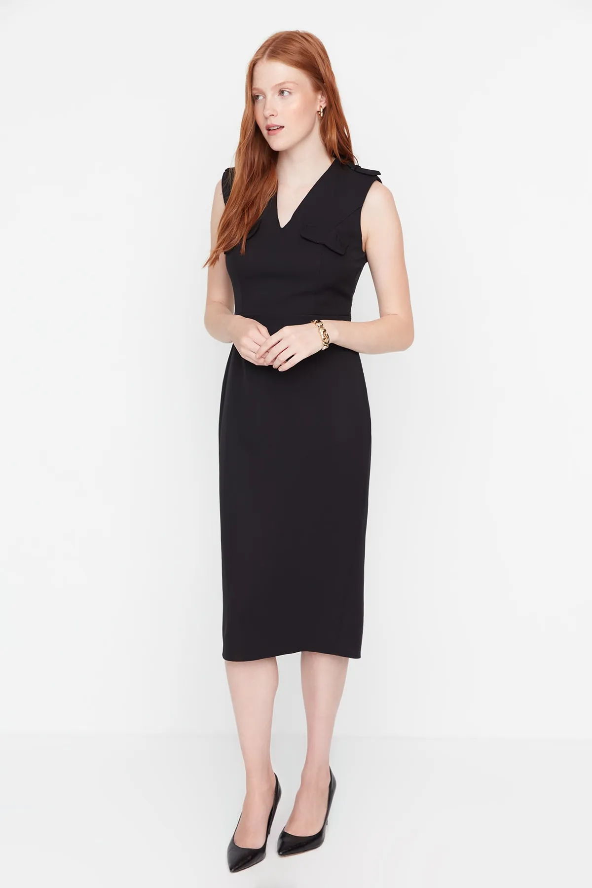 Trendyol Collection  Schwarzes, stilvolles, gewebtes Midi-Kleid mit Taschendetails TWOAW23EL00231