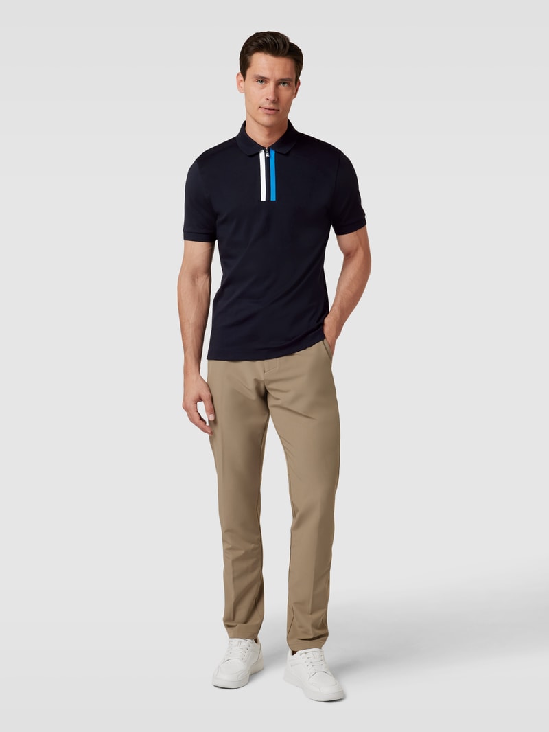 Slim Fit Poloshirt mit Kontrastsreifen in marineblau