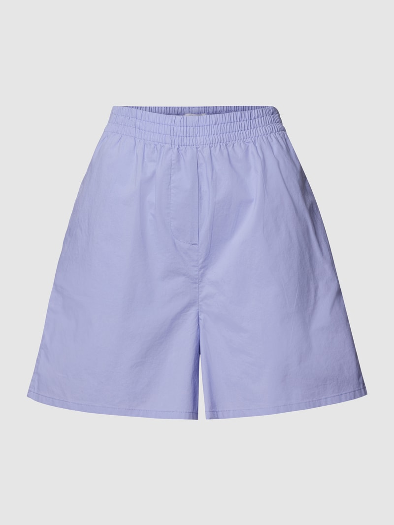 Shorts im unifarbenen Design in violett