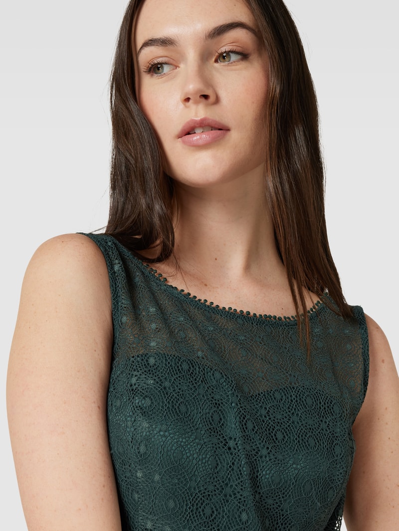 Abendkleid mit gelegten Falten in grün