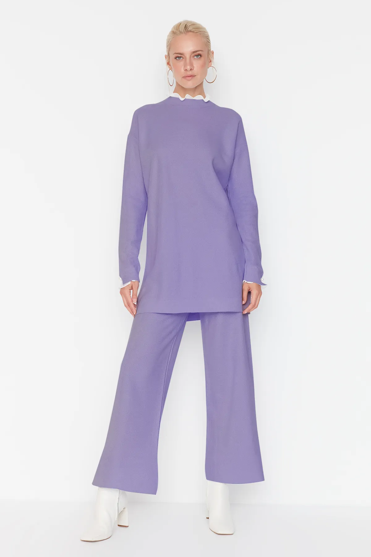 Trendyol Modest  Lilafarbenes Strickset aus Pullover und Hose mit Perlen- und Tülldetails TCTAW23US00088