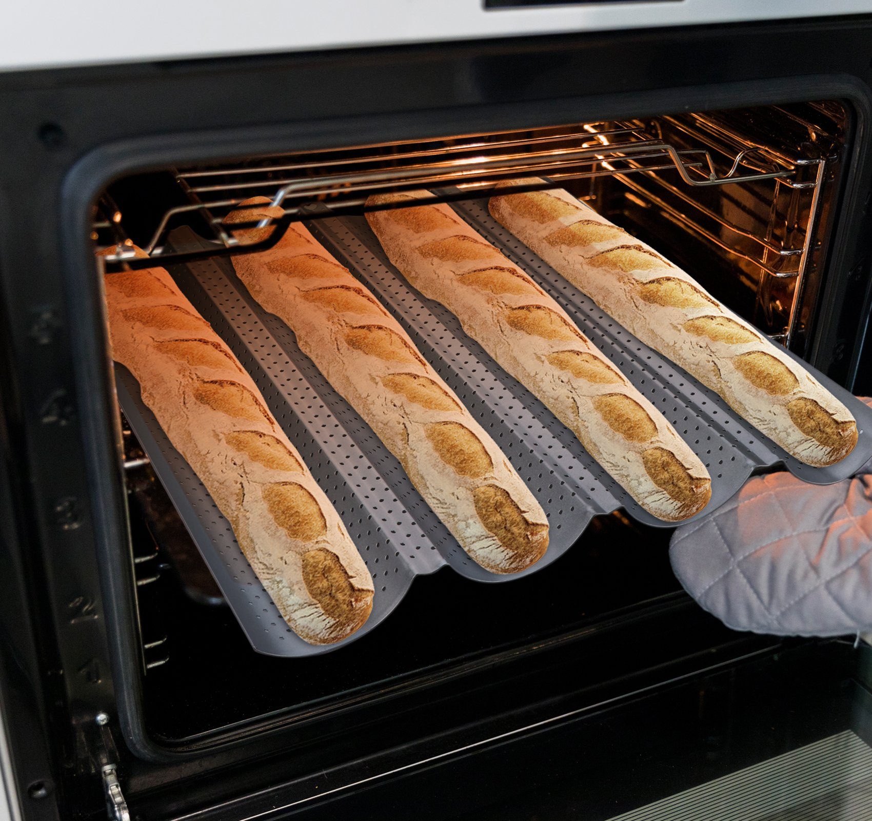 Homewit Baguetteblech 37,8 x 32 x 3 cm Brot Backform, 4 Brotrillen, Kohlenstoffstahl, (1-St., Bestehend aus Kohlenstoffstahl und Antihaftbeschichtung), Korrosions- und Rostschutz, Langzeitanwendung
