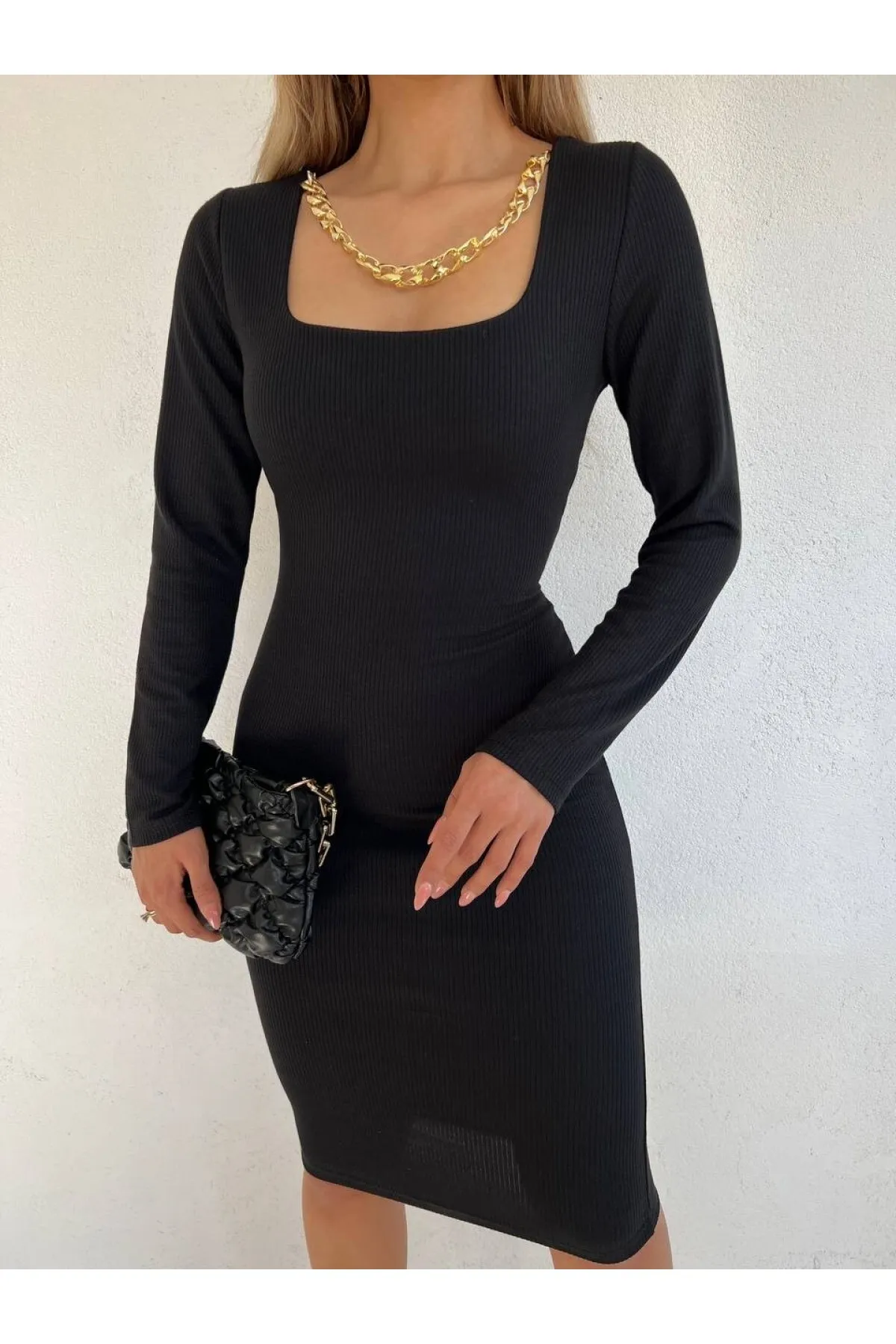 Modamorfo  Midikleid mit quadratischem Kragen und Halskette