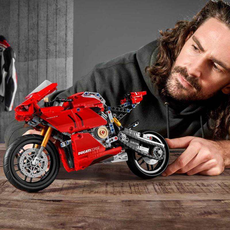 42107 Ducati Panigale V4 R LEGO Technic
