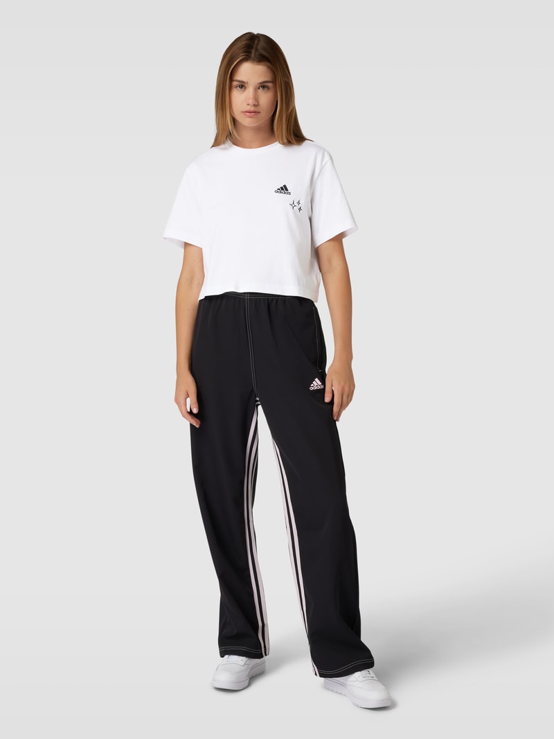 Cropped T-Shirt mit Label-Stitching in weiß